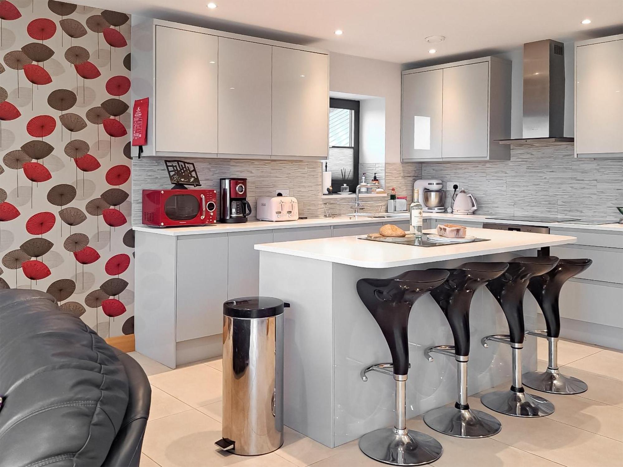 Park Barn Villa Whittington  Екстериор снимка